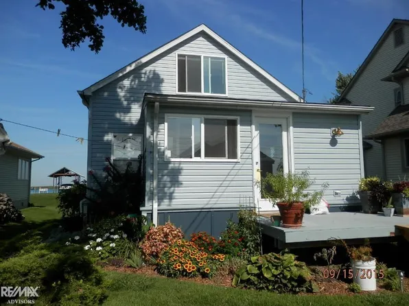 8292 Middle Channel Dr, Algonac, MI 48028