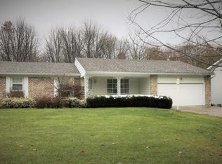2965 Fair Oaks Dr, Barberton, OH 44203