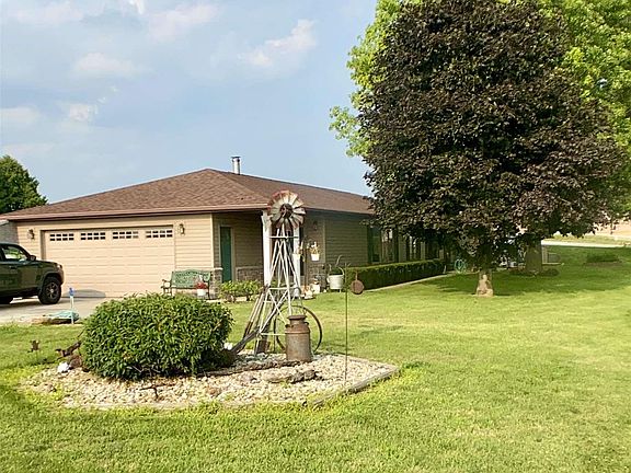 3rd image of 13695 N 2250th Ave