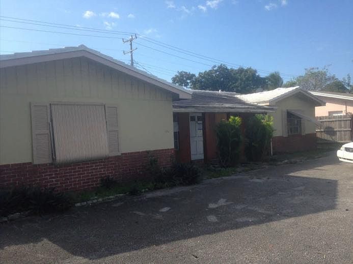 1st image of 194 SE 10th St