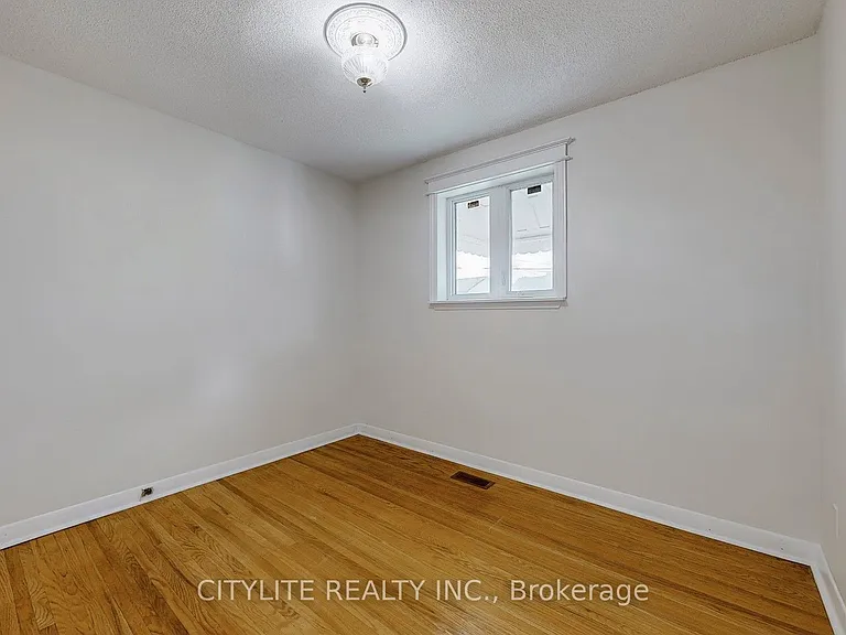 516 Monteith Ave — Photo 18