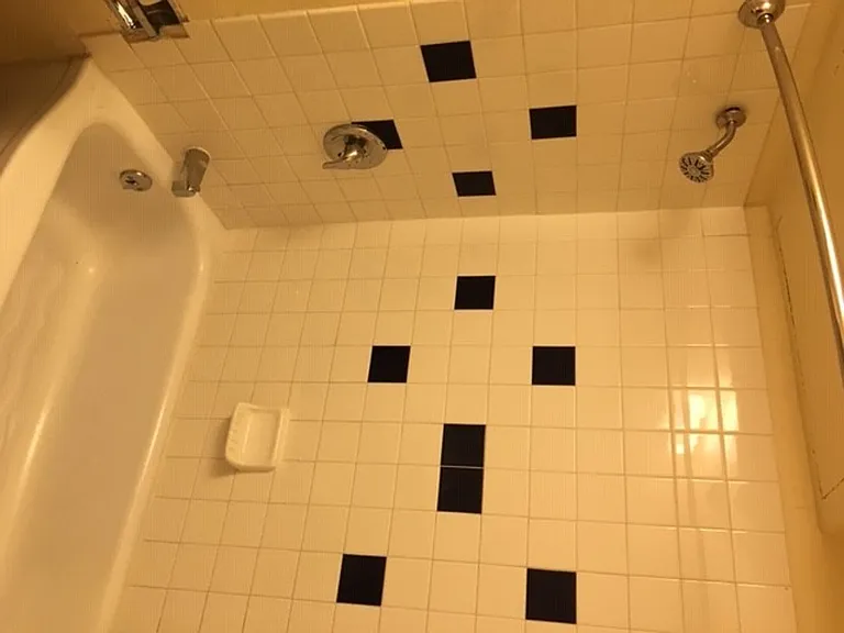 Eugene Manor Apartments — Photo 17