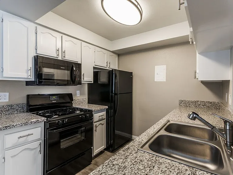 13919 Coteau Dr — Photo 11