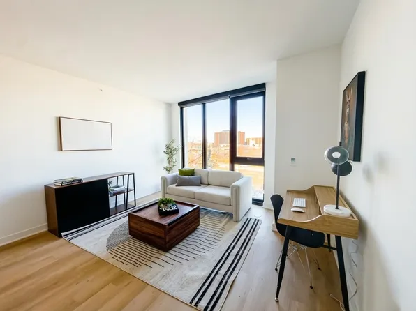 1100-10 W Grand Ave, Chicago, IL