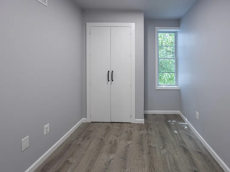 574 E Herman St — Photo 35