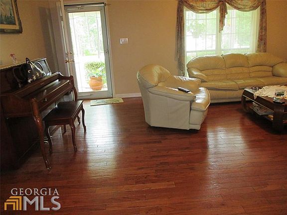 2nd image of 104 Fox Trail Pl