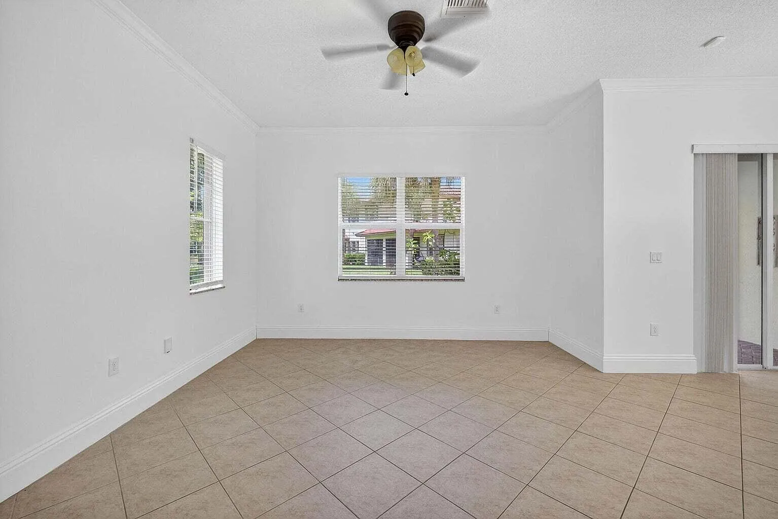 3 bed, 2.0 bath, 1538 sqft, $3,500 — Photo 3