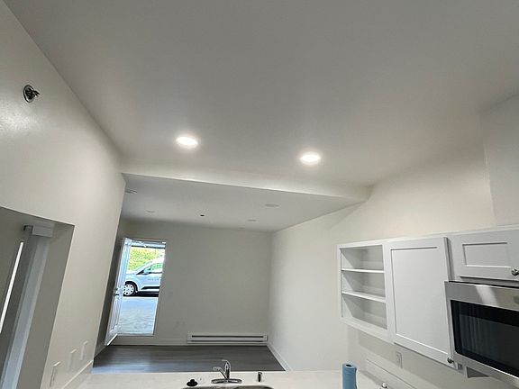 4th image of 650 S Eliseo Dr