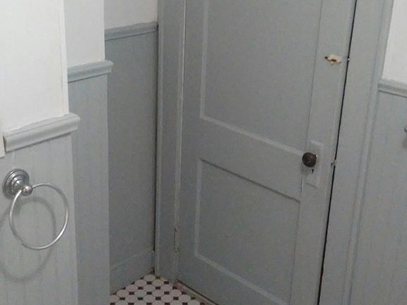 3rd image of 818 Monroe St