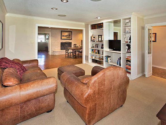 3rd image of 309 Meadowbrook Dr