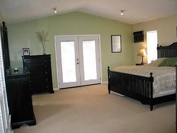 5th image of 3807 Thornton Dr