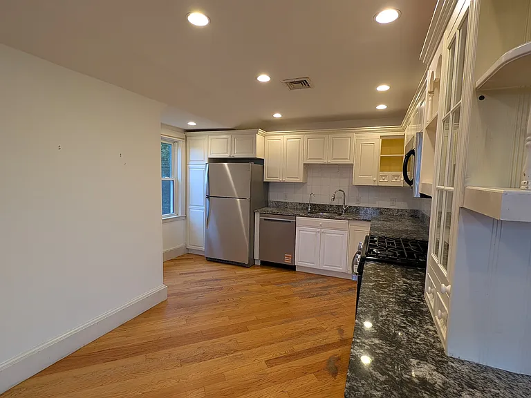 1900 Washington St #3 — Photo 4