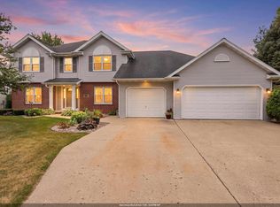 1990 Tyler Ln, De Pere, WI 54115
