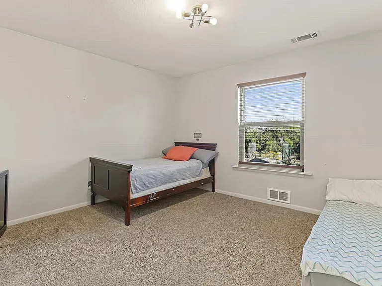 4 David Ct — Photo 7