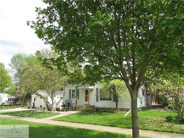 700 E McConnell St photo 1