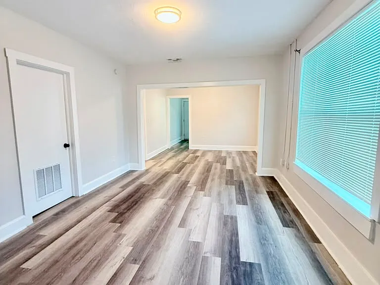 1411 E Main St #7 — Photo 5