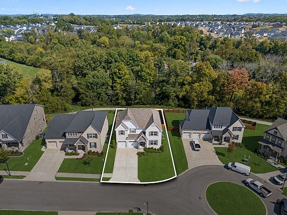 2nd image of 837 Ava Ln