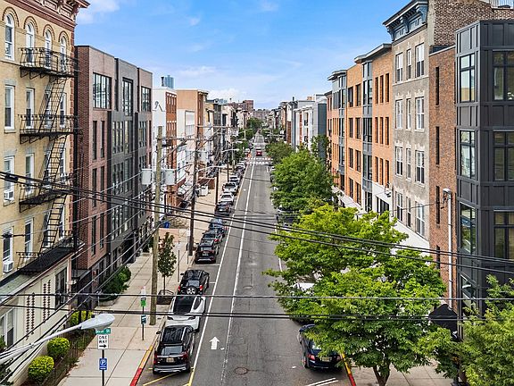 2nd image of 532 Monroe St APT 3