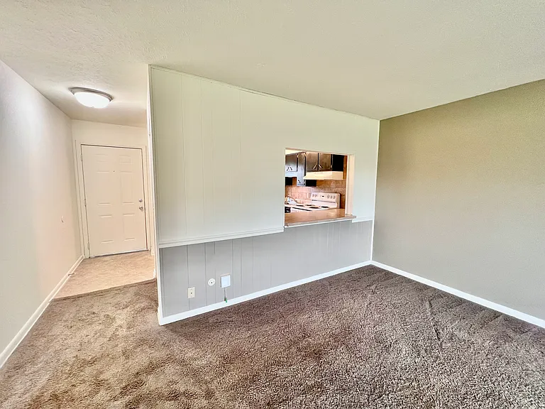 Mayfair Apartments — Photo 122