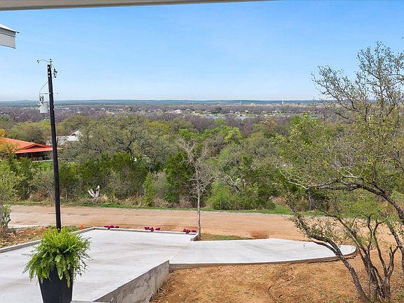3rd image of 405 Taylor Drive