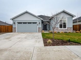 1037 Arrowhead Trl, Eagle Pt, OR 97524