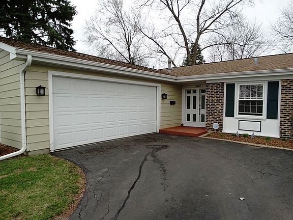 3rd image of 8144 N Carnaby Ct