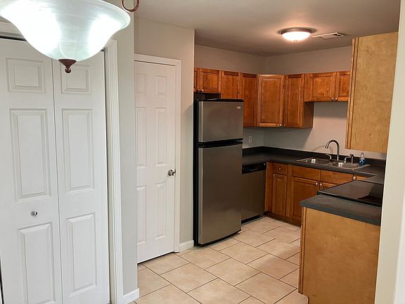 5th image of 313 E Magnolia Dr