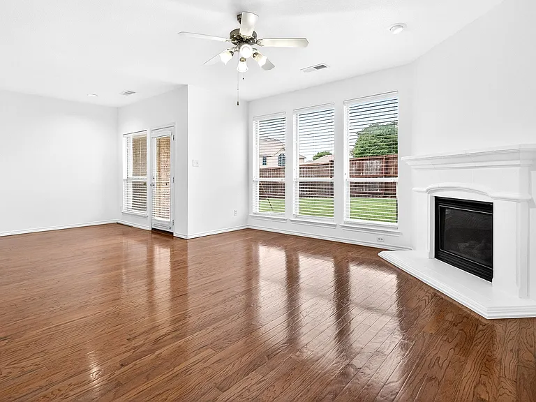 4841 Jodi Dr — Photo 4