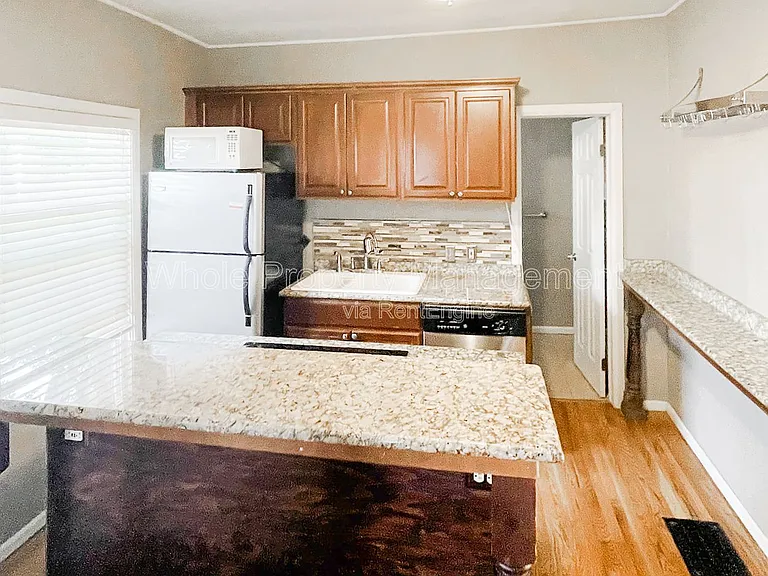 1733 W 39th Ave — Photo 3