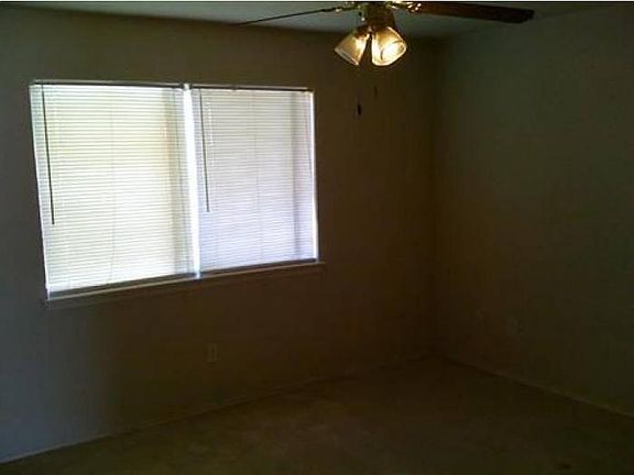 5th image of 1206 Fox Creek Dr