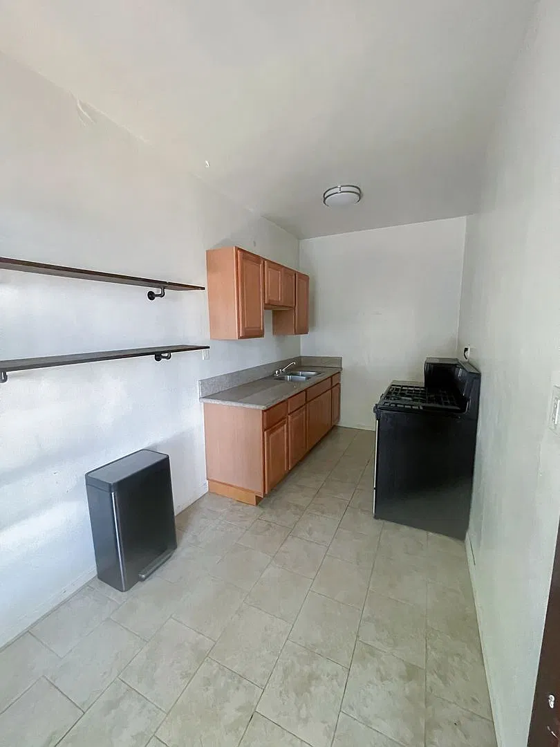 367 N Orange Grove Ave. — Photo 3