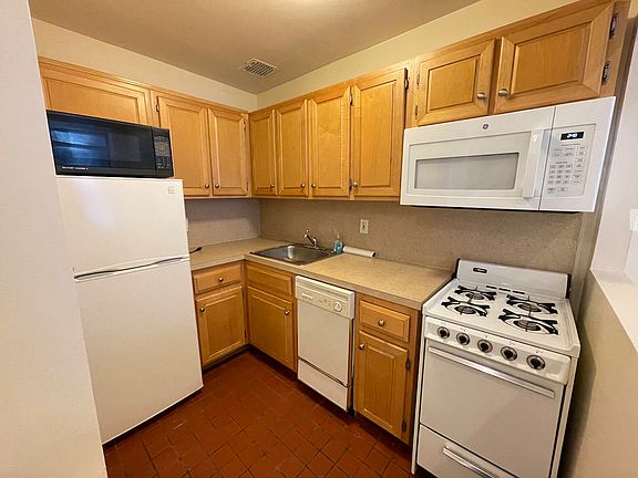 4th image of 58 W 36th St #1A