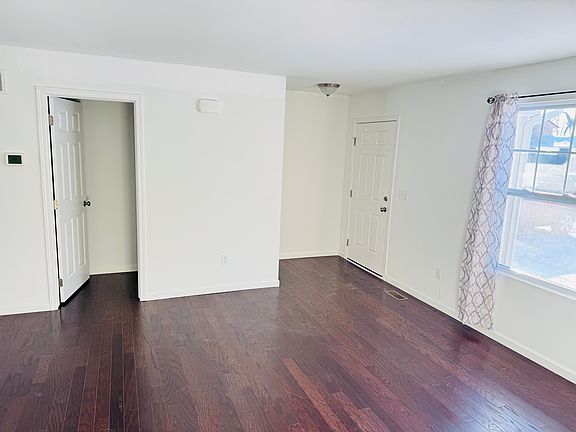 3rd image of 2682 Valley Dr