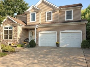 6021 Pine Valley Ln, Fairview, PA 16415