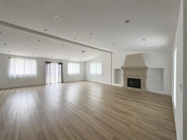 9625 Aqueduct Ave, North Hills, CA 91343