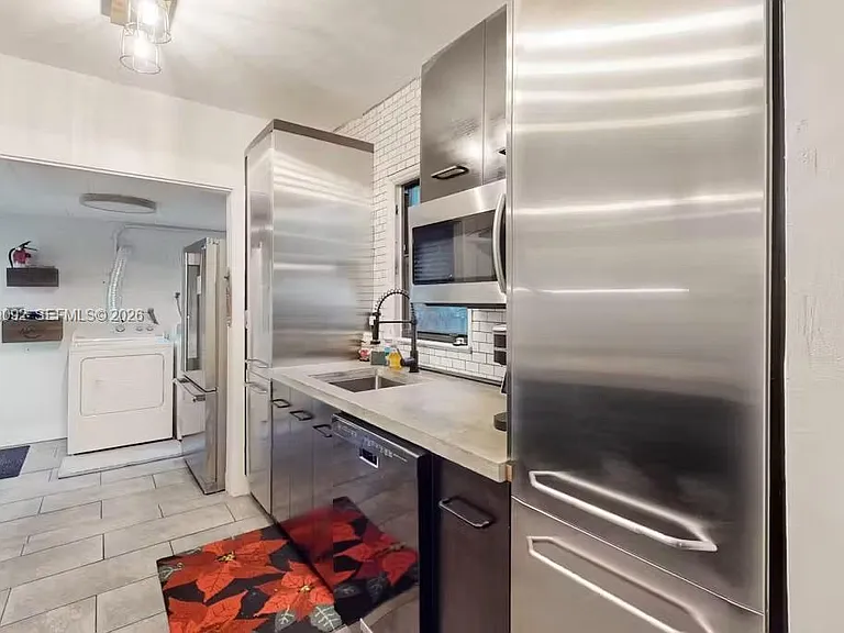416 SE 19th St #416 — Photo 3