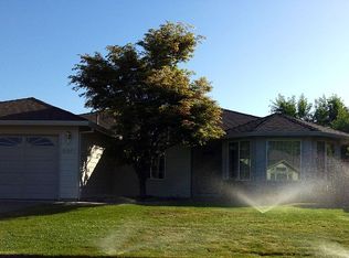 3051 Edgewood Dr, Medford, OR 97504