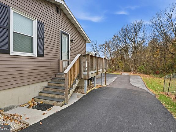 4th image of 77 E Locust Ln