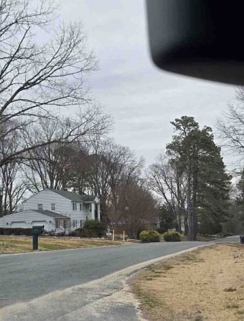 Exterior Neighborhood (street photo)