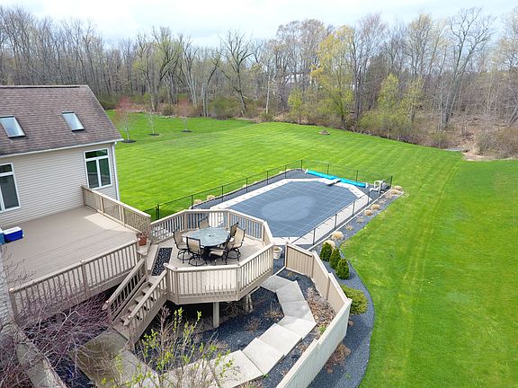 5th image of 7641 Creekwood Est
