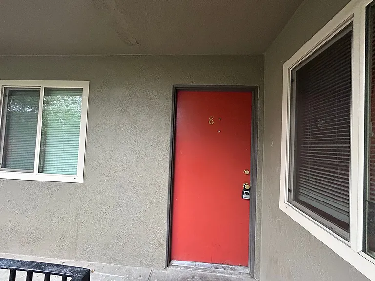 890 E 9th St — Photo 25
