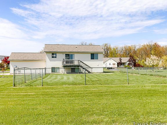 4th image of 2204 Avalon View Dr NE