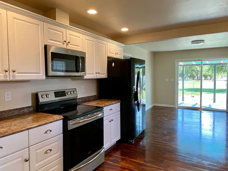 4614 Denver Ave — Photo 6