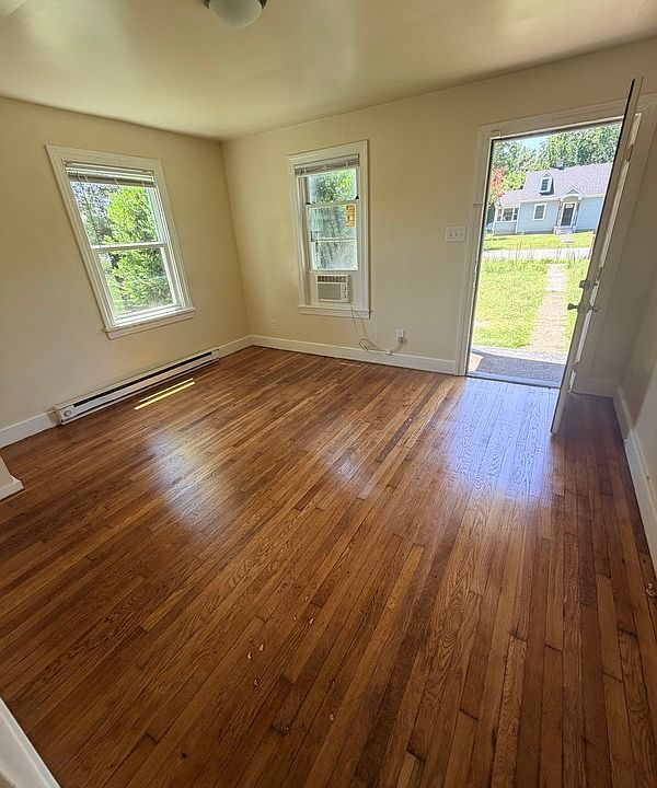 1st image of 306 Saint Claire Ln