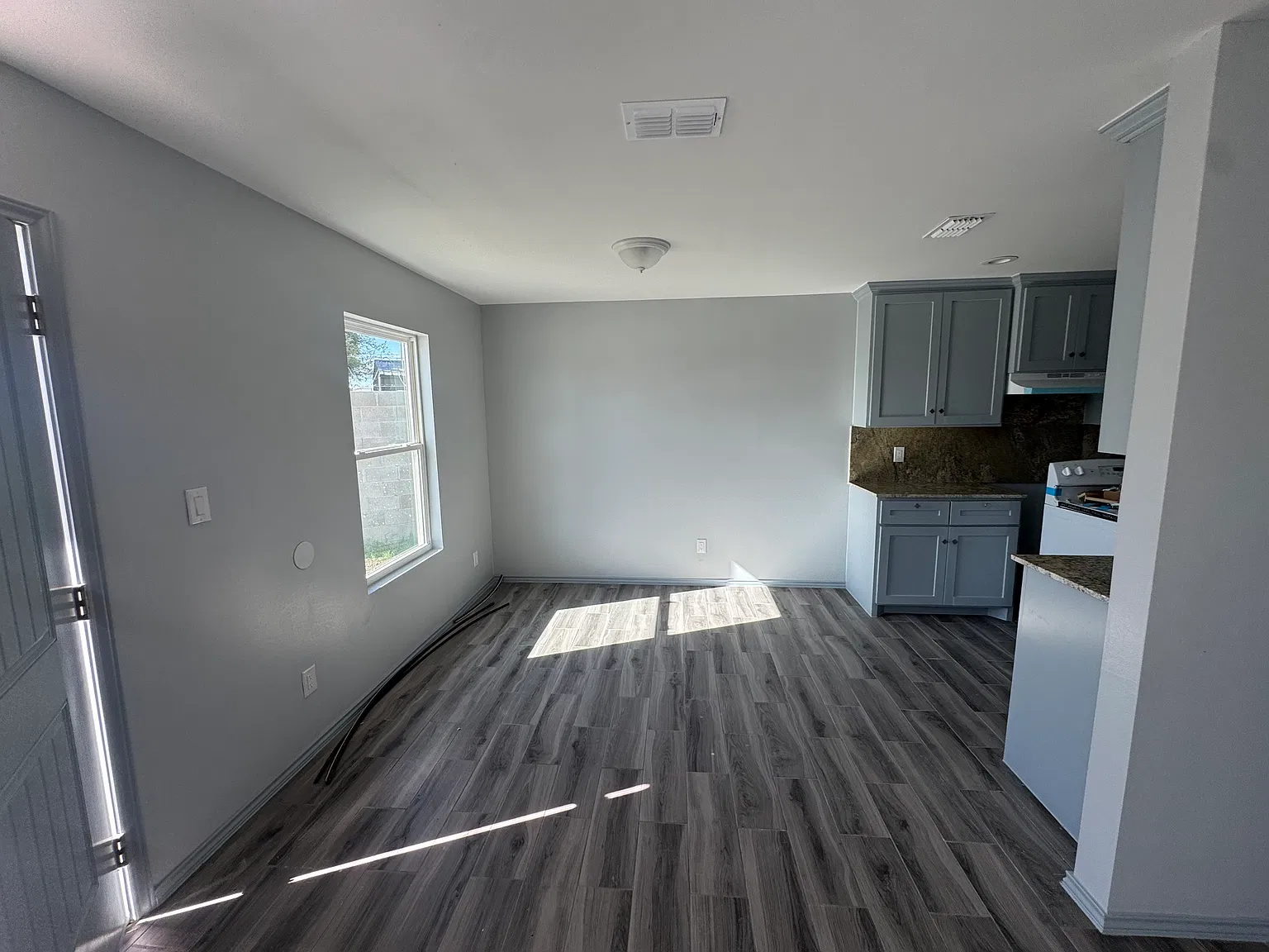 2 bed, 1000 sqft, $1,400 — Photo 3