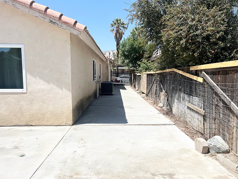 1084 E Evans St — Photo 25