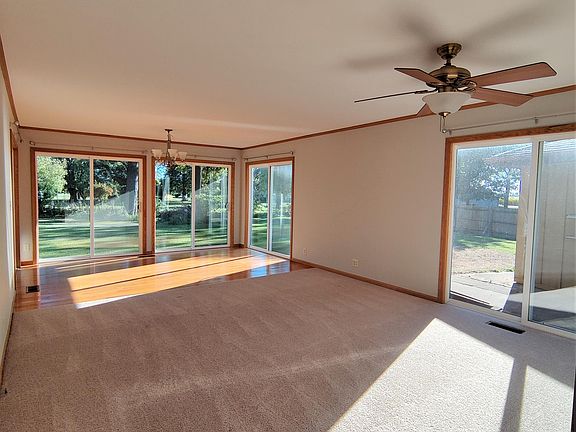 3rd image of 15530 Crystal Acres Dr