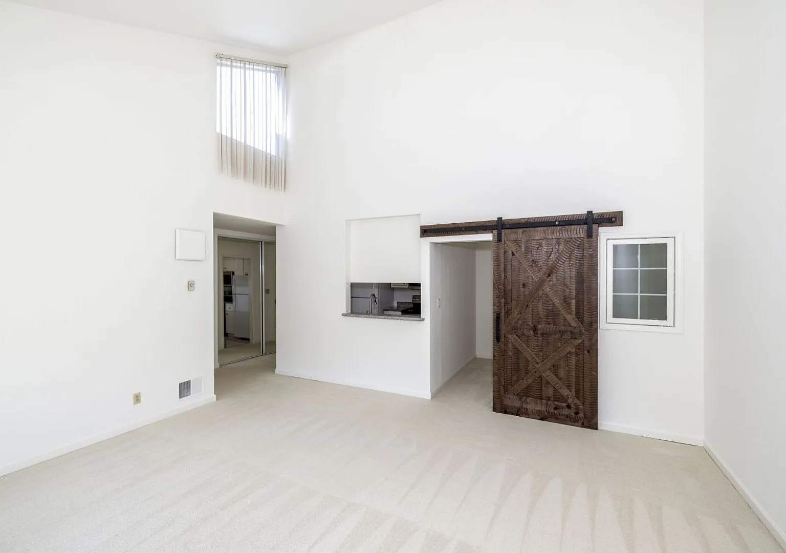 Well Maintained 1 Bed, 1 Bath Condo in Convenient Location — Photo 3