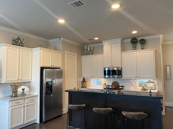 high ceilings on main living floor give an airy and open feel to the space.