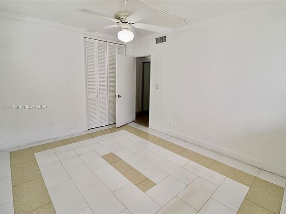 4th image of 1430 NE 170th St APT 122